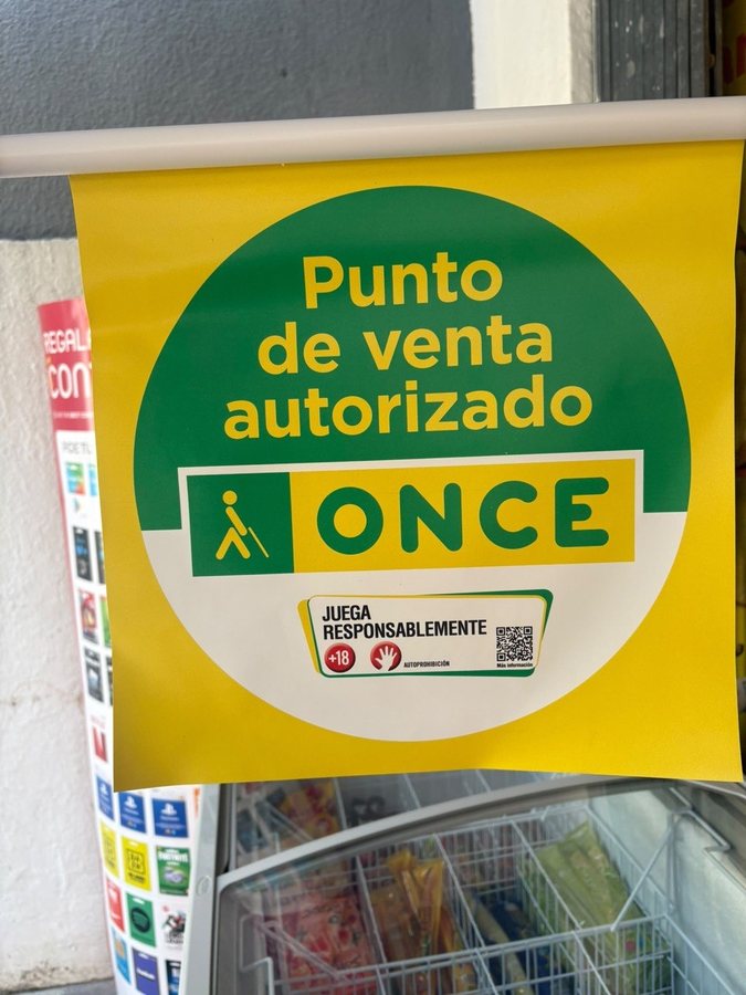 Schild der offiziellen ONCE-Verkaufsstelle bei La Tienda de Samira in Jerez